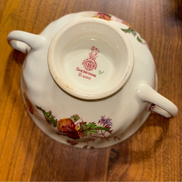 Vintage 17-piece Royal Doulton Sherborne D5915 fine bone china tea set - Picture 6 of 16